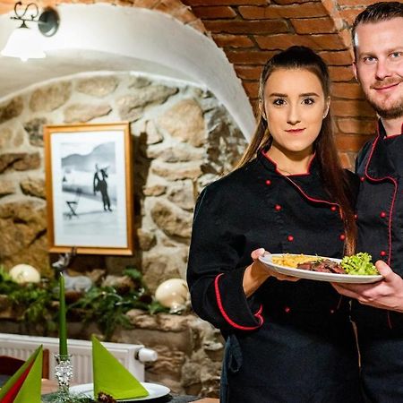 Wellness Penzion-Restaurace U Pstrosa Vsemyslice Kültér fotó